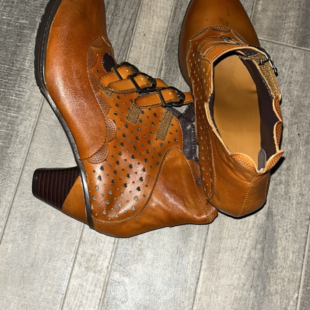 Yellow brown ankle boots